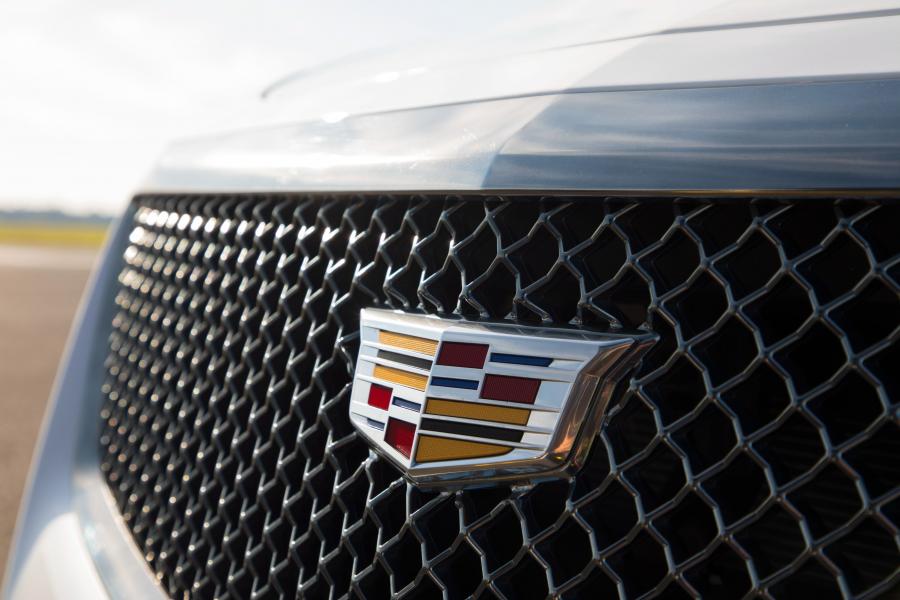 Логотип Cadillac CTS-V Carbon Black Edition 2017 года  (WW) (фото 21 из 24)